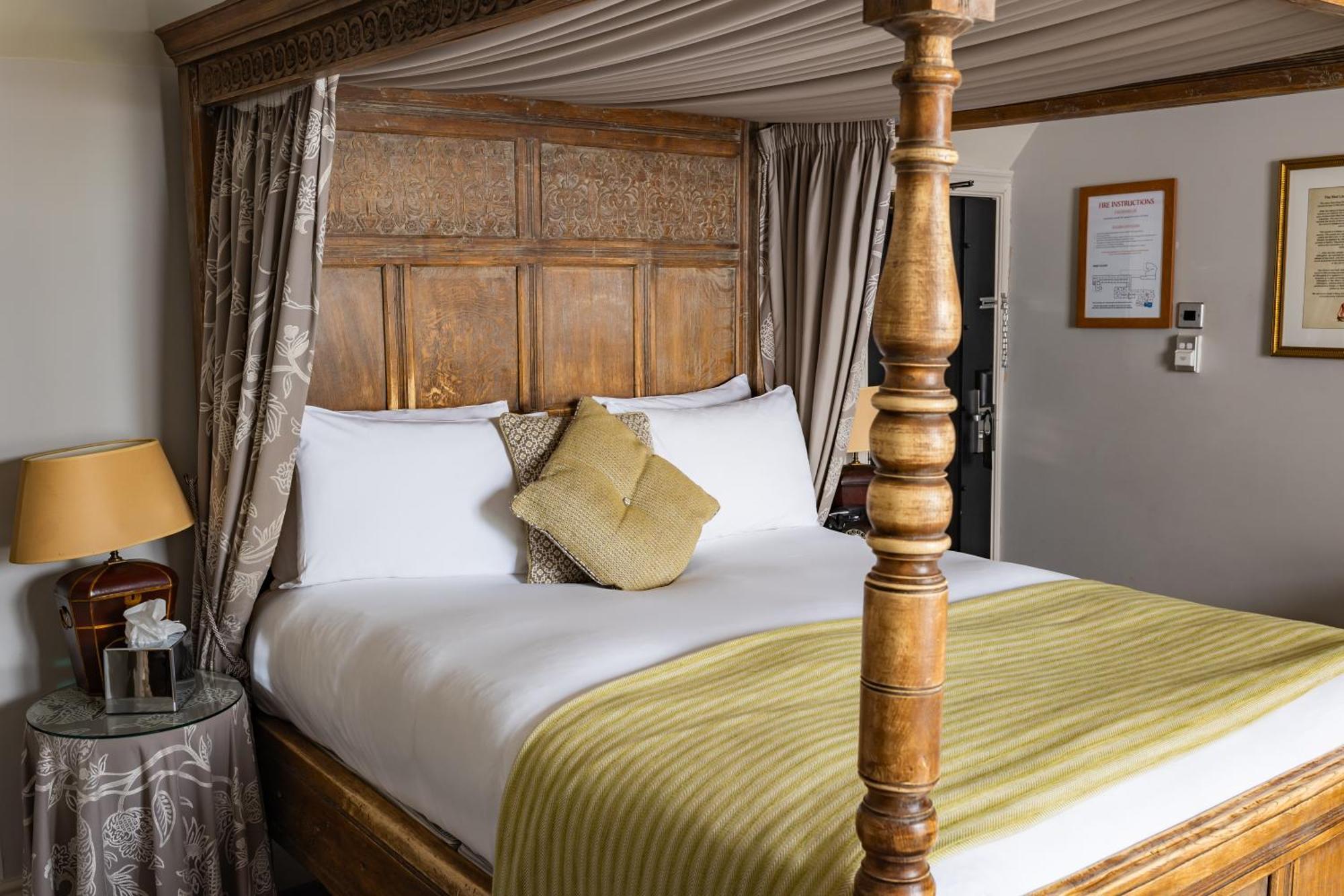 The Red Lion 3* Hillingdon