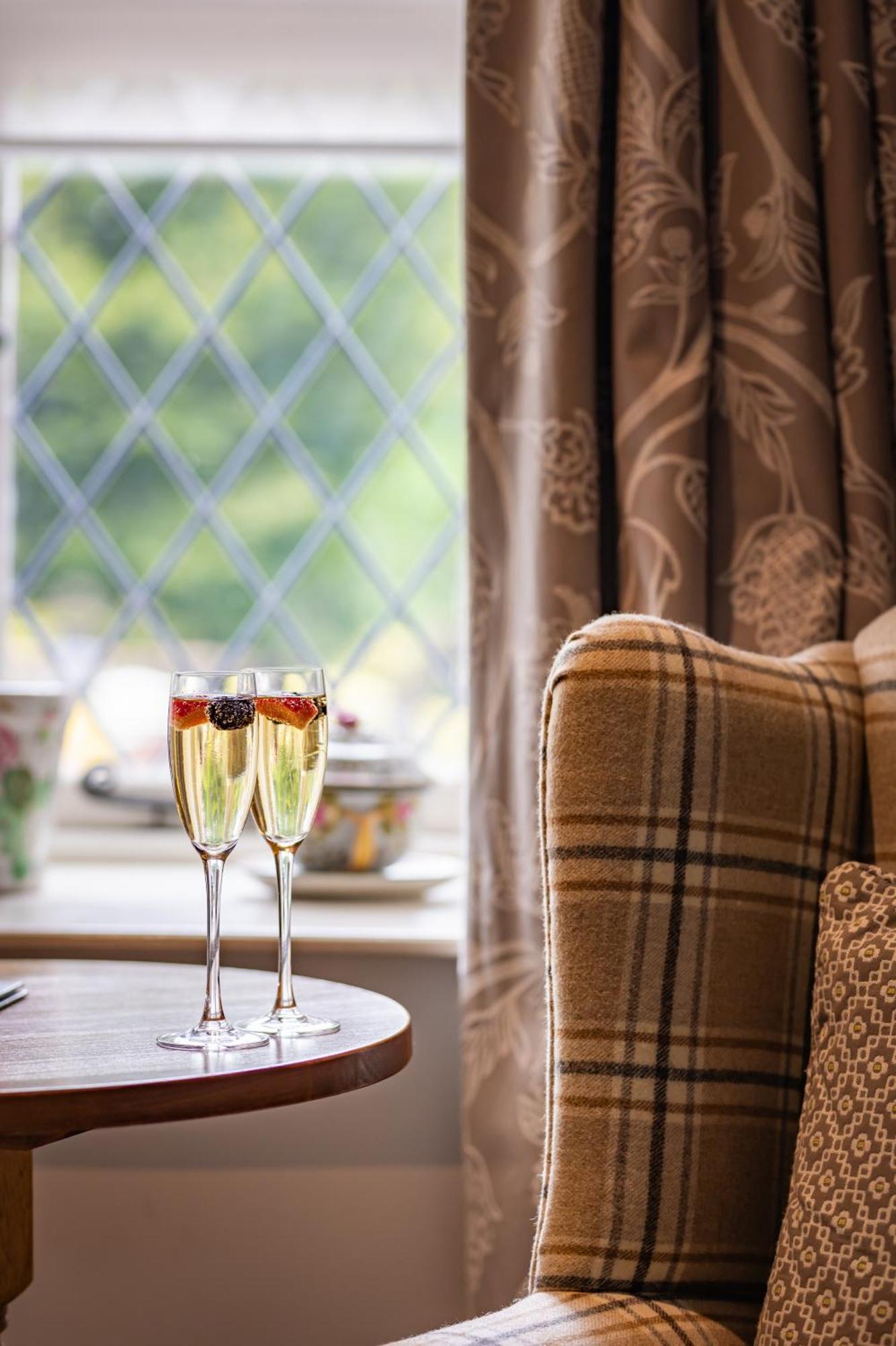 The Red Lion 3* Hillingdon